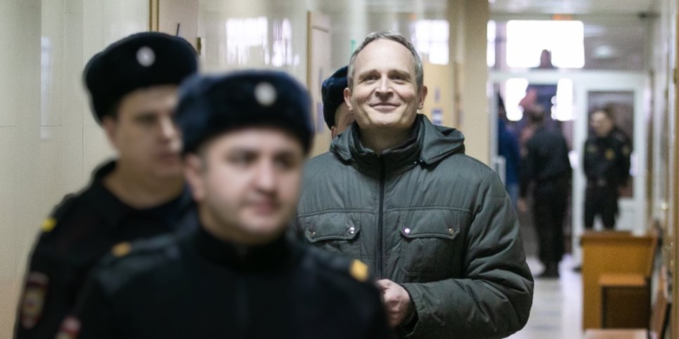 Foto: Dennis Christensen presso il tribunale ferroviario di Orël (gennaio 2019)
