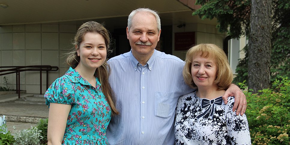 Photo: Gennadiy Shpakovskiy with his family before sentencing