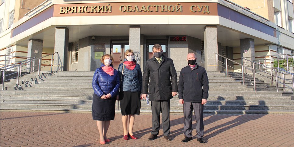 Photo : Des croyants de Novozybkov après l’audience. Briansk. 28 octobre 2020