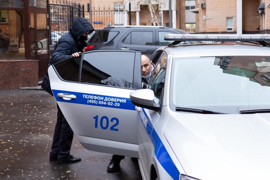 Vardan Zakaryan nach der Sitzung des Bezirksgerichts Presnensky, Moskau, 30. November 2020