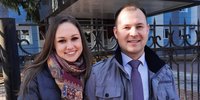 Auf dem Foto: Artur und Anna Lokhvitsky am Tag der Urteilsverkündung