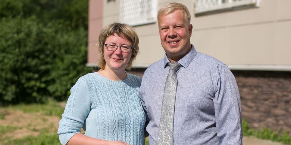 Eugene et Irina Yakku peu avant le prononcé de la sentence. Arkhangelsk. Juillet 2021