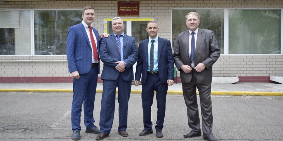 Vladimir Yermolaev, Aleksandr Putintsev, Igor Mamalimov and Sergey Kirilyuk at the courthouse