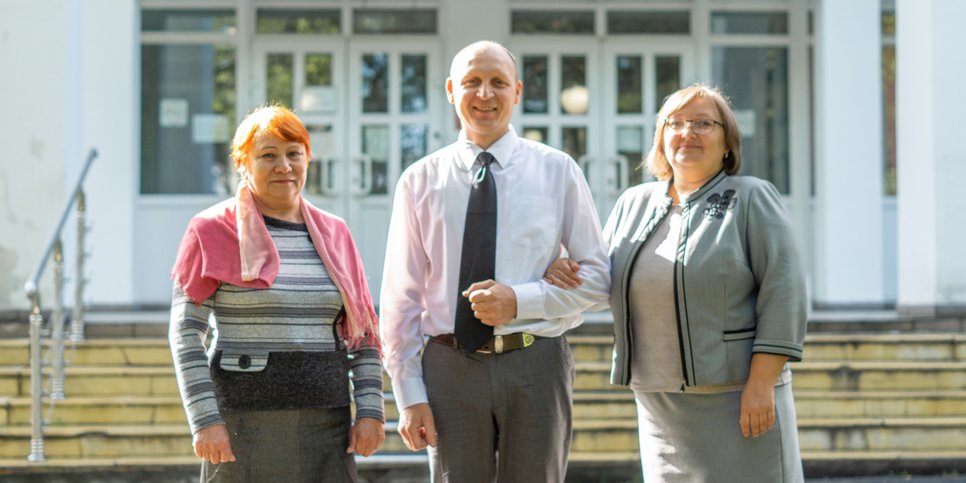 On the photo (left to right): Vera Zolotova, Snezhana and Konstantin Bazhenov