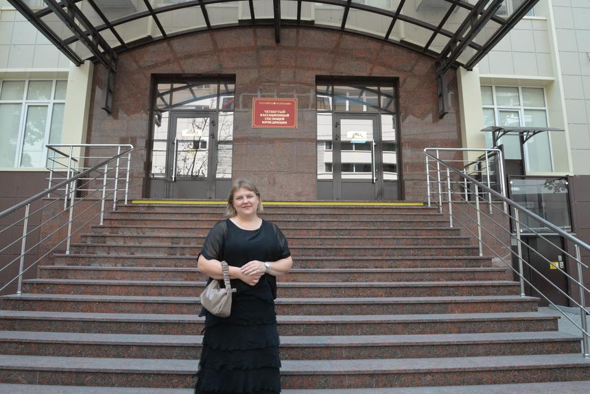 Yevgeniya, Aleksandr Nikolayev's wife, travelled to Krasnodar to hear the court's decision in her husband's case. July 2023