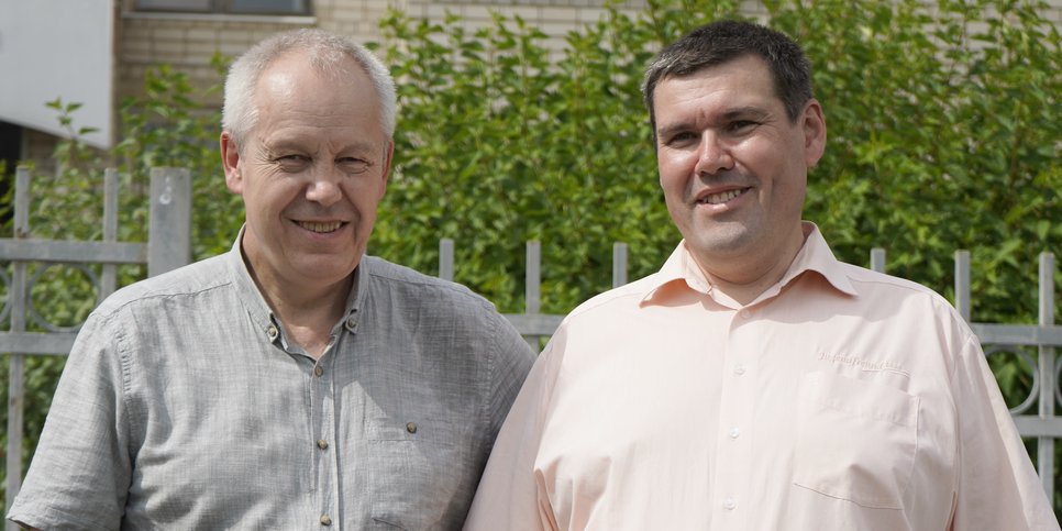 Petr Filiznov and Andrey Vyushin near the courthouse, July 2023, Yaroslavl