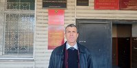 Valery Vyaznikov vicino al tribunale distrettuale di Pozharsky del territorio di Primorsky, ottobre 2023