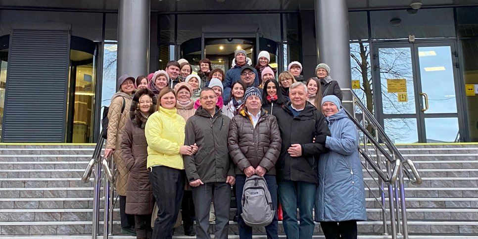 Aleksandr Sobyanin, Vladimir Poltoradnev and Vladimir Timoshkin with a group of supporters near the courthouse. November, 2023.